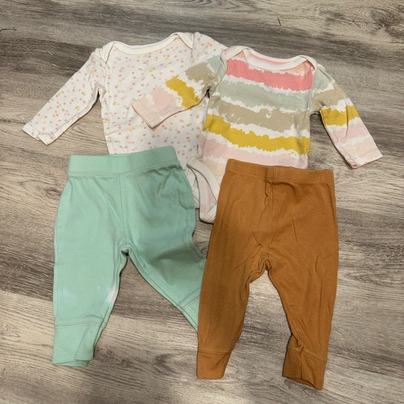 Cloud Island Multicolor Bodysuits and Pants Set - Picture 1 of 4